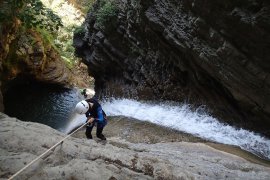 Premier rappel au canyon de Furco - canyoning Aragon - Pyrenees